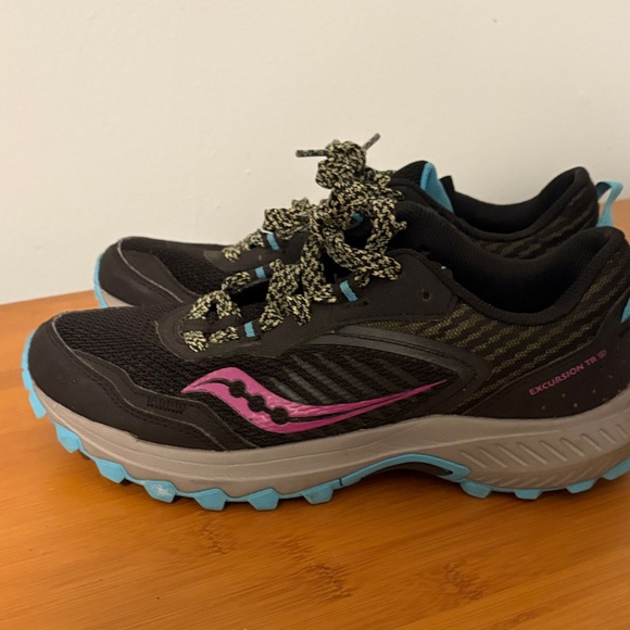 Saucony Black and Pink Athletic Shoes Women’s size 8 - Picture 3 of 10